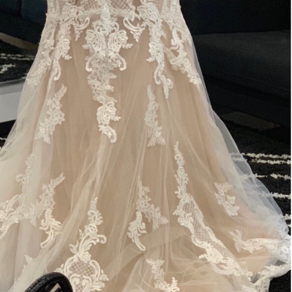 Maggie Sottero 'Abbie Lynette' Never Worn. Ivory over Nude wedding dress Size 14 - Picture 3 of 3